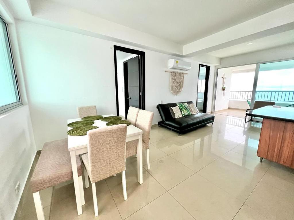 Apartamento Palmetto 2704- Hermosa Vista Al Mar- Cartagena,colombia *